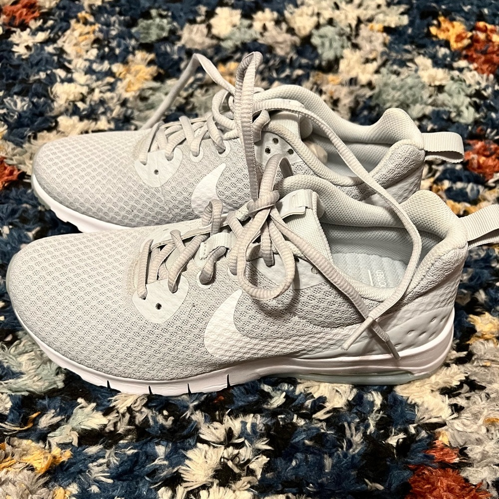 Women’s Nike Air Tennis Shoes, Size 9 sneakers